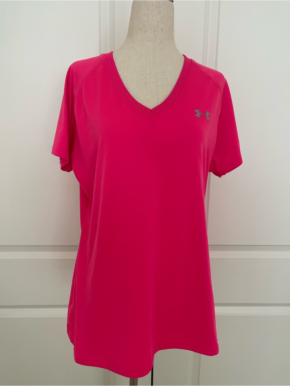 Under Armour Women’s V-Neck Performance Tee in Hot Pink